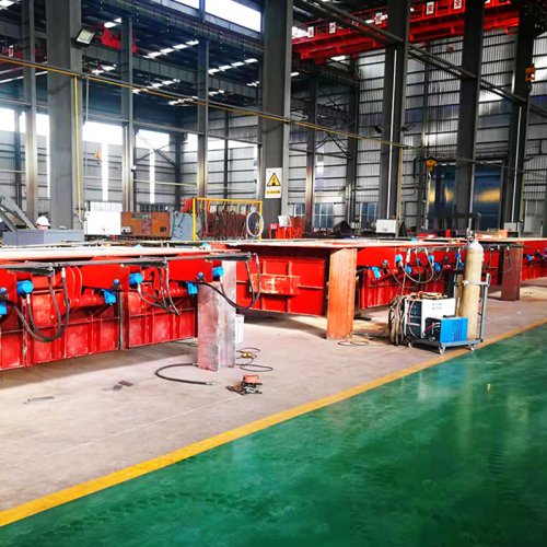 Hydraulic slag extrusion gate